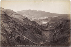 The Rent in Rotomahana from the Black Crater, 1886 november-december (albumnyomat) alkotó: George Dobson Valentine